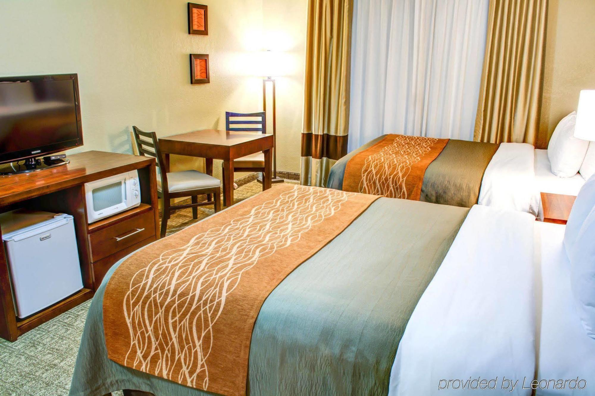 Comfort Inn & Suites Ventura Beach Bagian luar foto